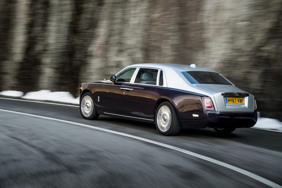  Rolls-Royce Phantom EWB 2017 года  (UK) (фото 35 из 40)